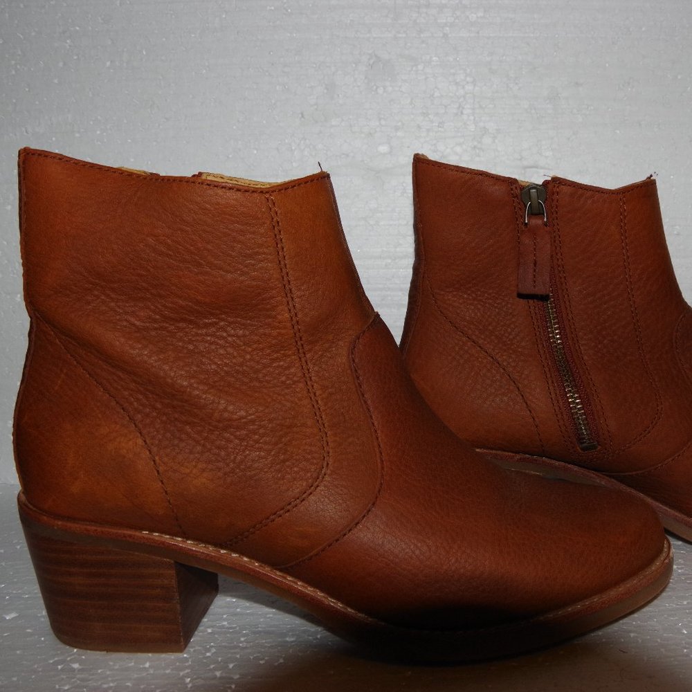 🍁Canadian Brand🍁 Roots Liberty Boot in Brown - Picture 2 of 7